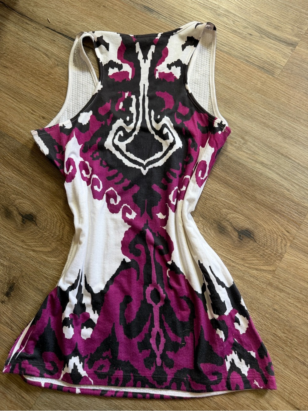 Cache Sleeveless tank top in Purple, Black & White